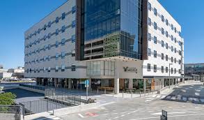 Avenida Médica Escazú, complejo médico privado donde se ubican especialistas en vértigo en Costa Rica